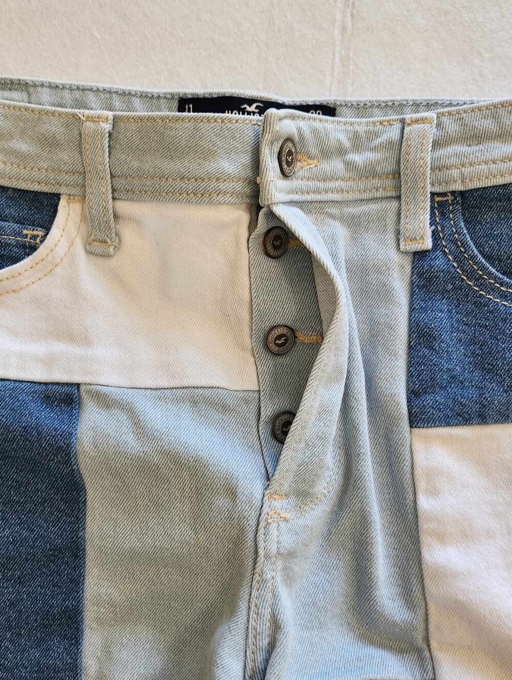 Hollister Ultra High Rise Patchwork Blue & White Jean Shorts Button Fly Size 11 - Picture 4 of 9